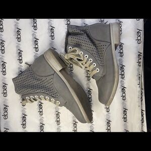 Womens Gray Perforated Lace-up Ankle Boot Heel Zip Casual Size 8/9